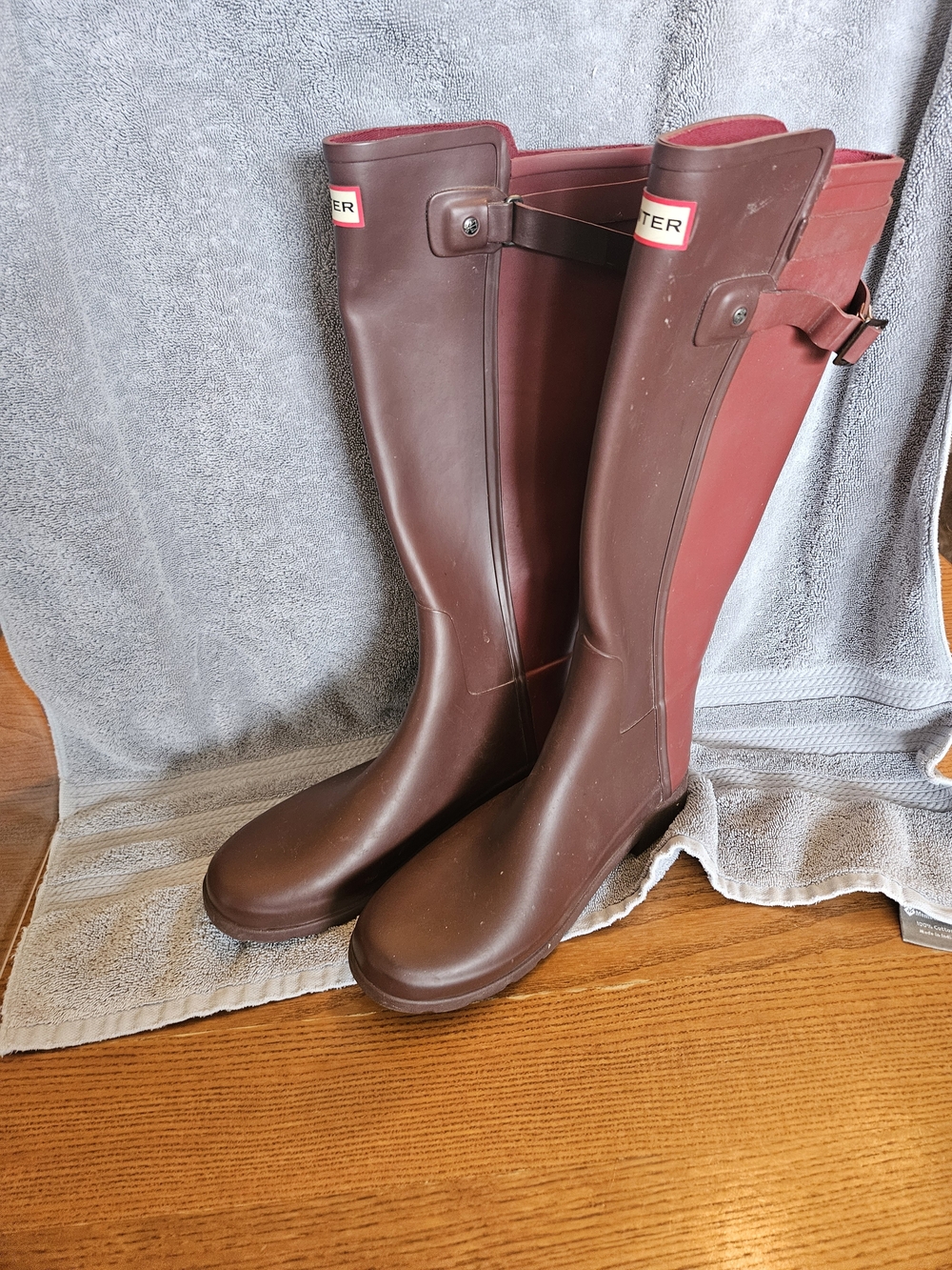 Hunter Women’s Tall Waterproof Rain Boots - Brown/Red Size 9